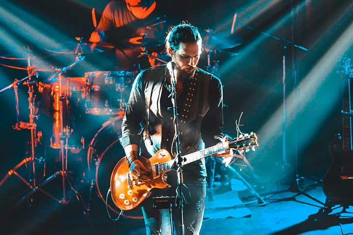 musical isntrument maker featuring artist 5